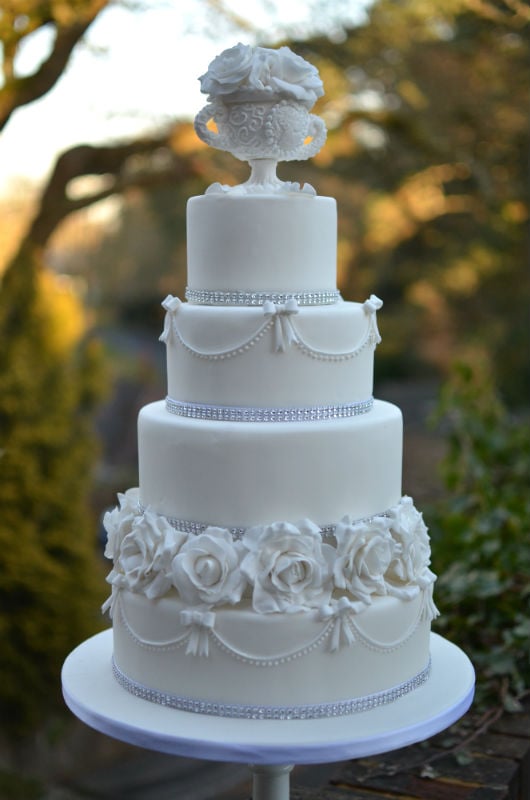 White wedding cake with neo-classic handmade sugar vase & roses.