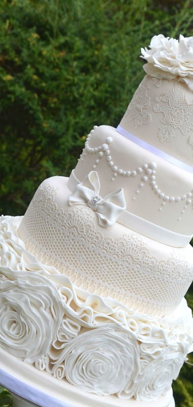 Ruffles & lace wedding cake