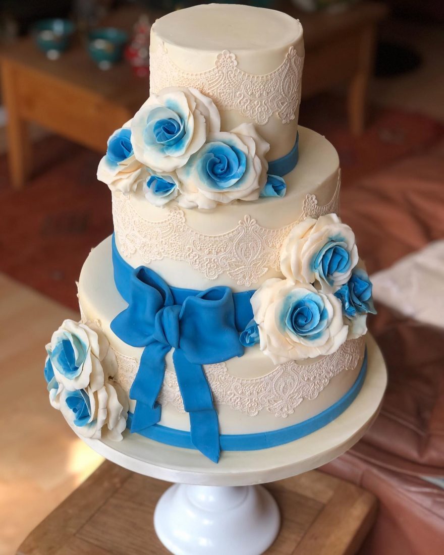Vintage Ivory & sugar roses wedding cake