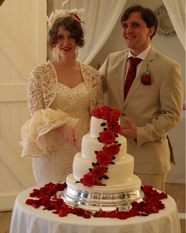 Red roses wedding cake Bournemouth Beach weddings