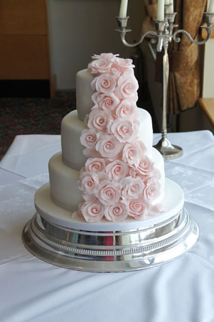 Pink roses wedding cake at Riviera hotel