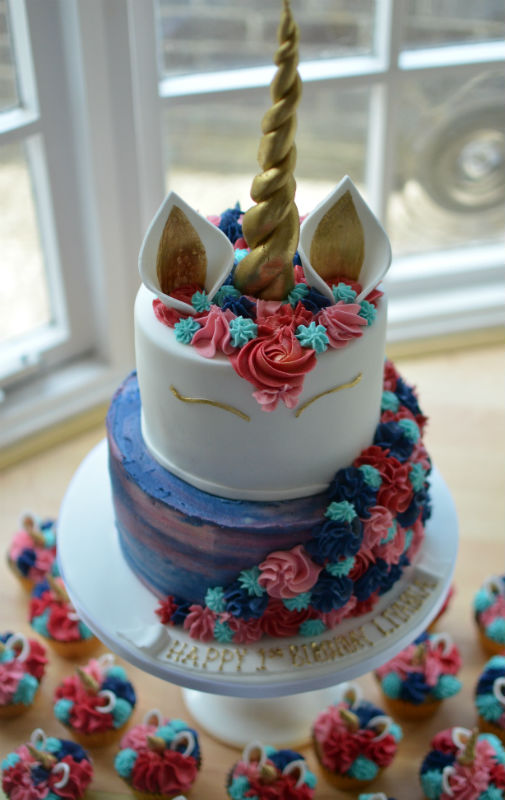 2 tier unicorn with matching cupcakes