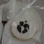 Bride & Groom silhouette cookies favours